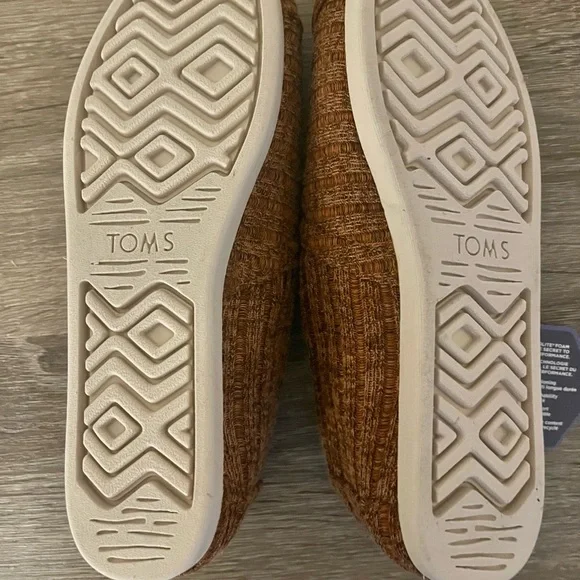 TOMS Women's Tan Textured Loafers - Picture 9 of 12